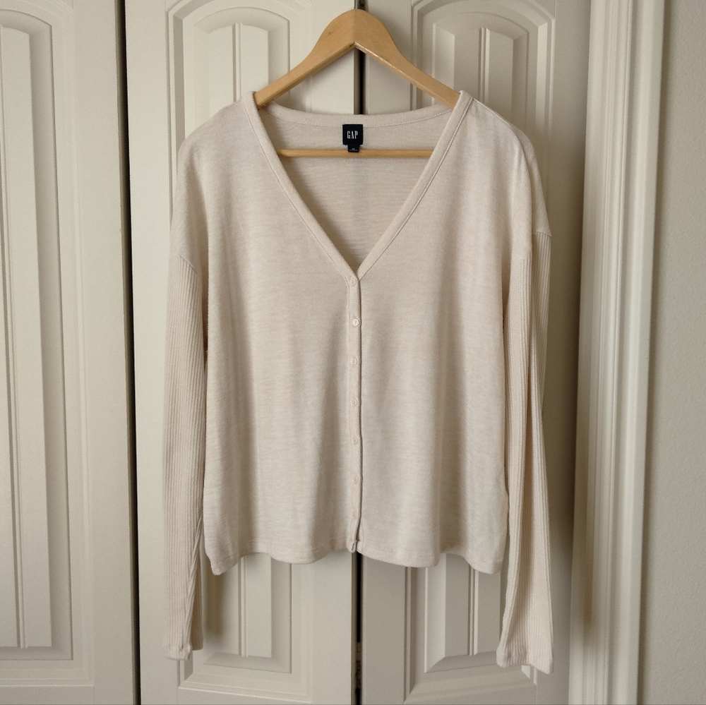 Women's Gap Heather Cream V Neck Cardigan, Size M
